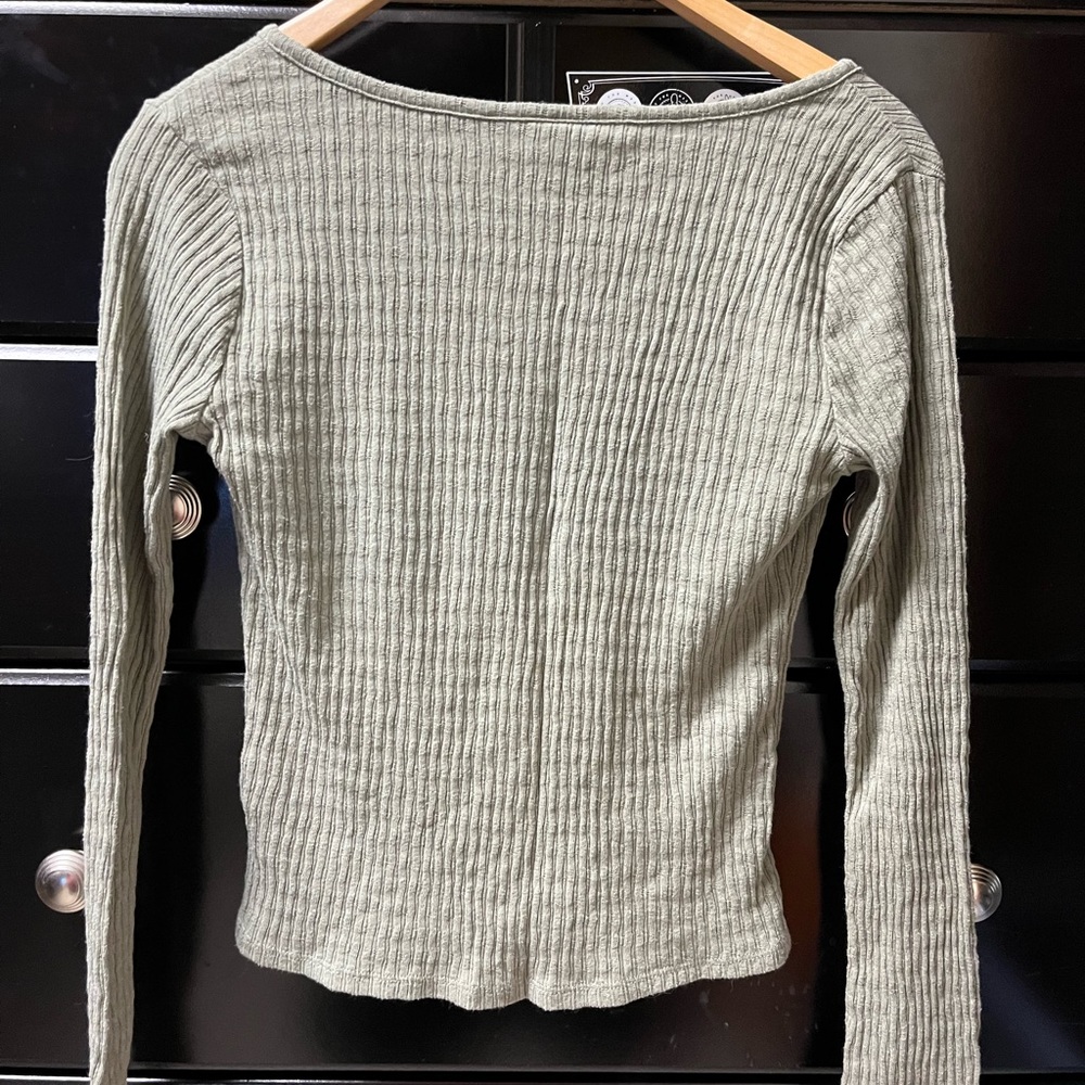 Mudd textured long sleeve, size US juniors S - Picture 2 of 3